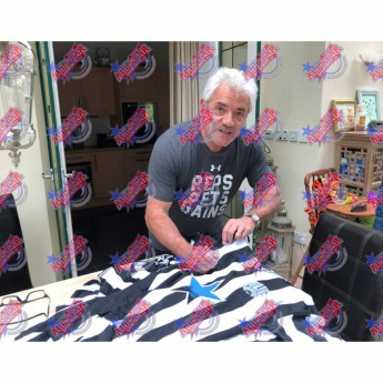 Легенди фланелка с рамка Newcastle United FC Keegan 1984 Signed Shirt Silhouette