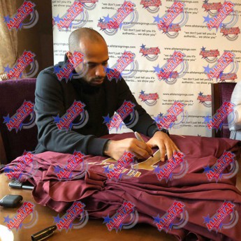 Легенди футболна фланелка Arsenal FC Henry 2005-2006 Signed Shirt Redcurrent