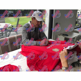 Легенди фланелка с рамка Manchester United FC Sheringham & Solskjaer 1999 Signed Shirt Medal (Framed)