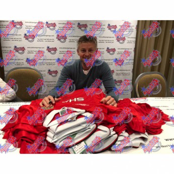 Легенди фланелка с рамка Manchester United FC Sheringham & Solskjaer 1999 Signed Shirt Medal (Framed)