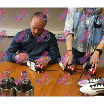 Легенди футболни обувки с рамка Arsenal FC Bergkamp Signed Boot (Framed)