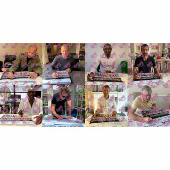 Легенди картина в рамка Invincible Season Signed Framed Print