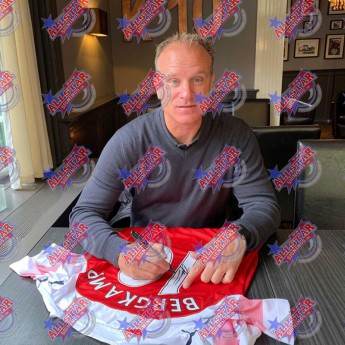 Легенди фланелка с рамка Henry, Bergkamp, Pires and Vieira 2018-19 Signed Shirt (Quad Framed)