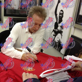 Легенди фланелка с рамка Charlton and Law Signed Shirts (Dual Framed)