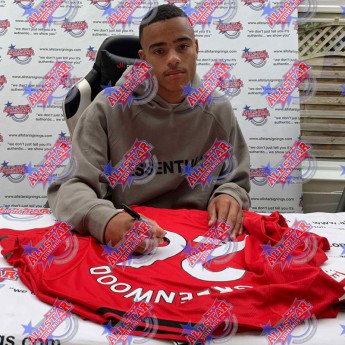 Легенди фланелка с рамка Rashford and Greenwood 2019-2020 Signed Shirts (Dual Framed)