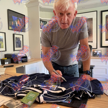 Легенди футболна фланелка Scottish 1986 Strachan Signed Shirt