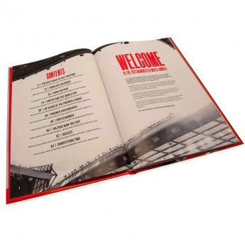 Manchester United книга Annual 2023