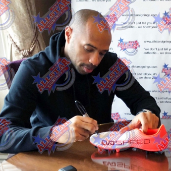 Легенди футболна обувка с рамка Henry Signed Boot (Framed)