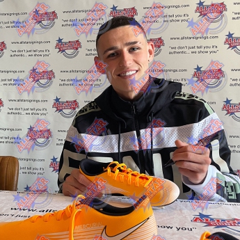 Легенди футболна обувка с рамка Manchester City Foden Signed Boot (Framed)