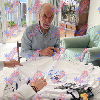 Легенди фланелка с рамка Tottenham Hotspur FC 1981 Ardiles & Villa Signed Shirts (Dual Framed)