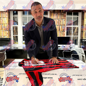 Легенди фланелки с рамка AC Milan 1988 Gullit & Van Basten Signed Shirts (Dual Framed)