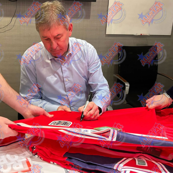 Легенди фланелка с рамка England FA 1982 Robson Signed Shirt (Framed)