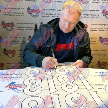 Легенди фланелки с рамка Manchester United FC 2021-2022 Giggs & Scholes Signed Shirts (Dual Framed)