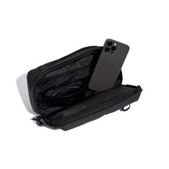 Mercedes AMG Petronas чанта за кръста logo black F1 Team 2026