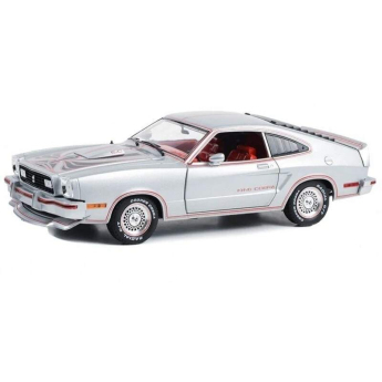 Модели на автомобили и мотоциклети модел 1/18 Ford Mustang II King Cobra in Silver Metallic with Red and Black Stripes - Greenlight