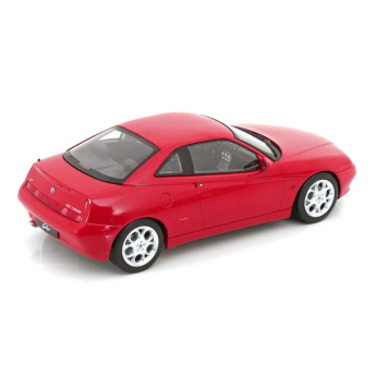 Модели на автомобили и мотоциклети модел 1/18 GTV 1999 red