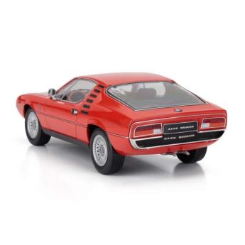 Модели на автомобили и мотоциклети модел 1/18 Alfa Romeo Montreal 1970 red