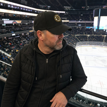 Boston Bruins баскетболна шапка с козирка Basic black