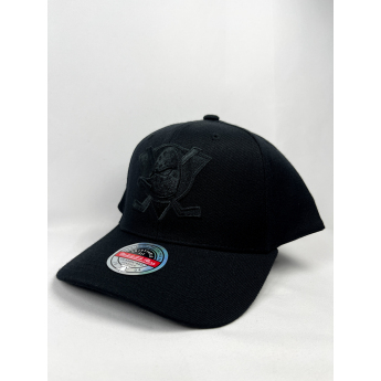 Anaheim Ducks баскетболна шапка с козирка Blk/Blk Logo Classic Red