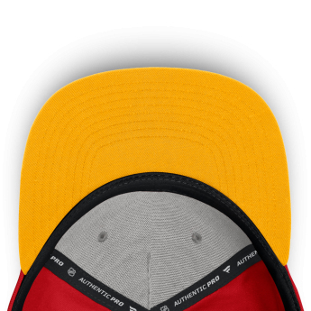 Calgary Flames баскетболна шапка с козирка NHL On Stage Podium Draft A-Frame Adjustable