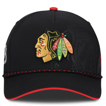 Chicago Blackhawks баскетболна шапка с козирка NHL On Stage Podium Draft A-Frame Adjustable