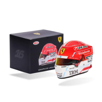 Модели на автомобили и мотоциклети модел на каска 1/2 Charles Leclerc 2026
