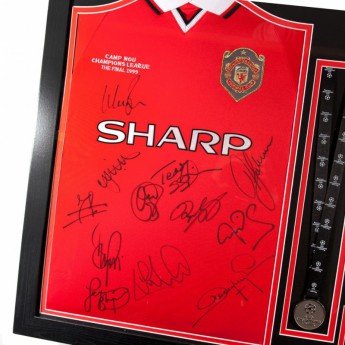 Легенди фланелка с рамка Manchester United 1999 Champions League Final Signed Shirt (Framed)