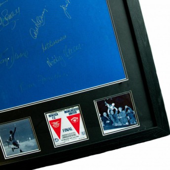 Легенди фланелка с рамка Manchester United 1968 European Cup Final Signed Shirt (Framed)