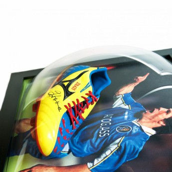 Легенди футболни обувки с рамка FC Chelsea Zola Signed Boot (Framed)