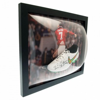 Легенди футболни обувки с рамка Manchester United Cantona Signed Boot (Framed)